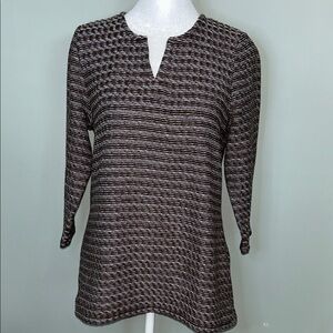 Chico’s Size 1 Soft Stretch Knit Top – Flattering Everyday Essential